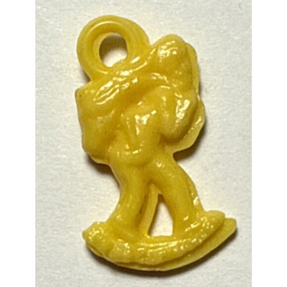 Vintage Cracker Jack Yellow Person Carrying Bag Celluloid Charm 1G - Picture 2 of 2